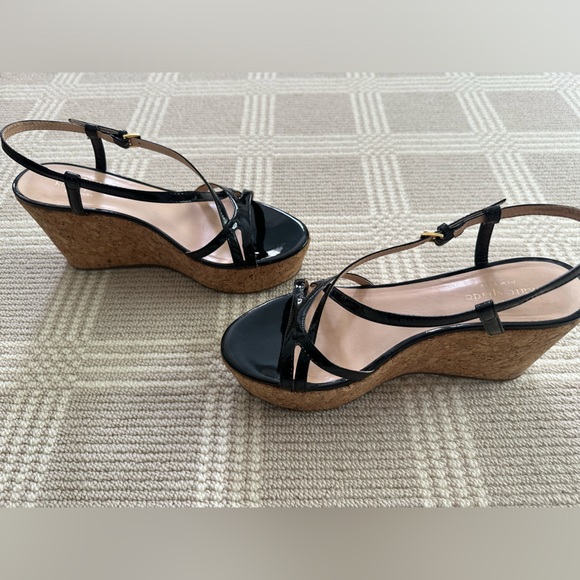 Kate Spade Black Patent Leather Strappy Cork Wedges Size 8M - Picture 2 of 6